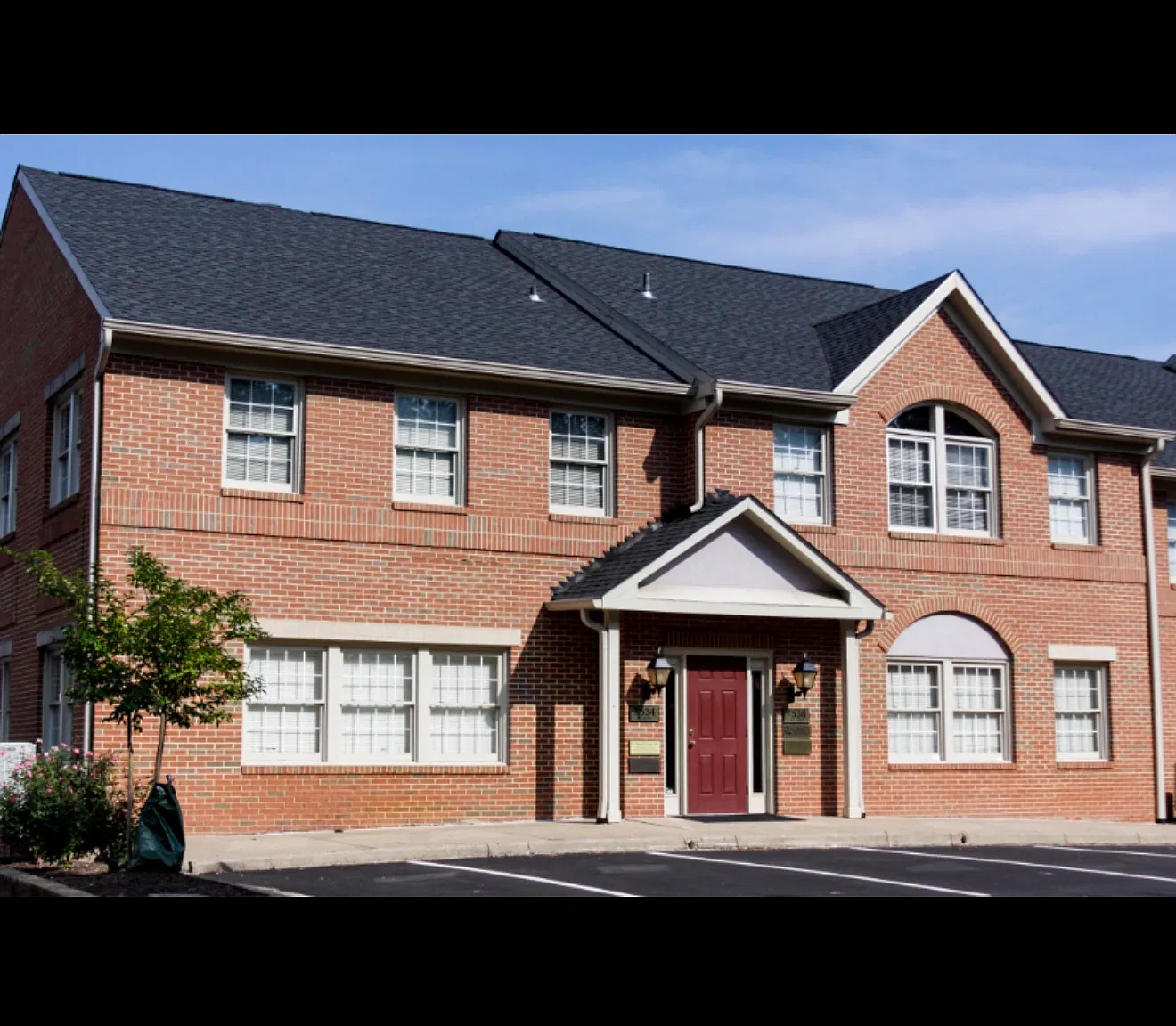 5 bed, $2,500 — Photo 1