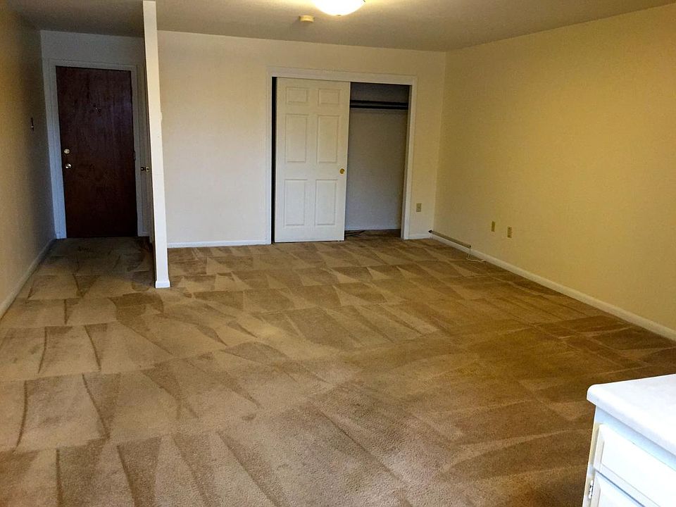 2nd image of 2060 Warwick Ave #3rd