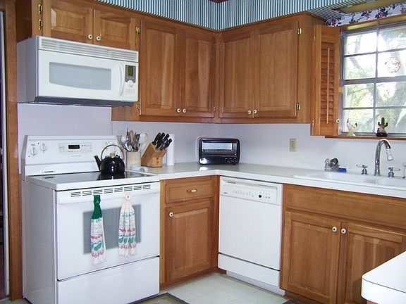 5th image of 701 W Woodland St