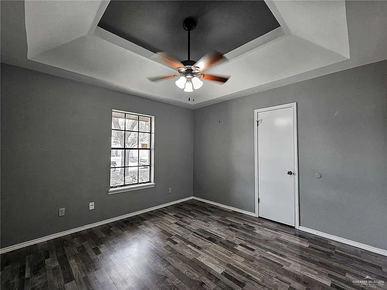 2208 Robin Ave W — Photo 16