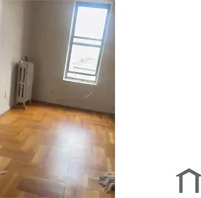 3 bed, 900 sqft, $3,532 — Photo 4