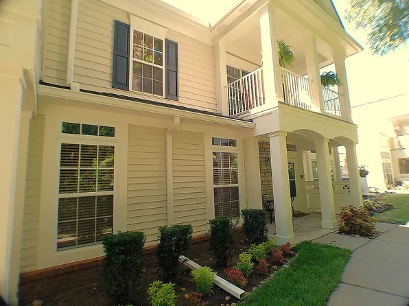 25957 Waterway Dr, Harrison Township, MI 48045