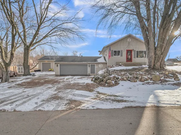25709 162nd St, Spirit Lake, IA 51360