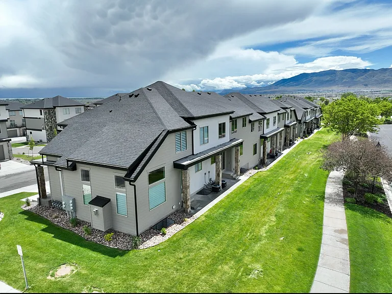2063 N Harvest Village Ln — Photo 3