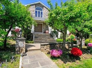 23 Gatehouse Rd, Scarsdale, NY 10583