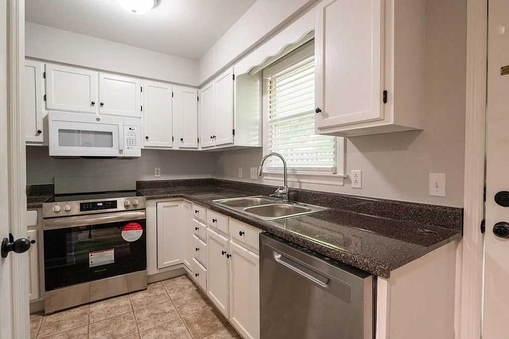 2 bed, 1080 sqft, $1,850 — Photo 4