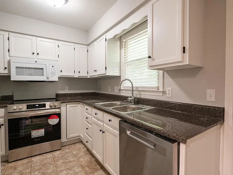 315 McBrien Rd — Photo 4