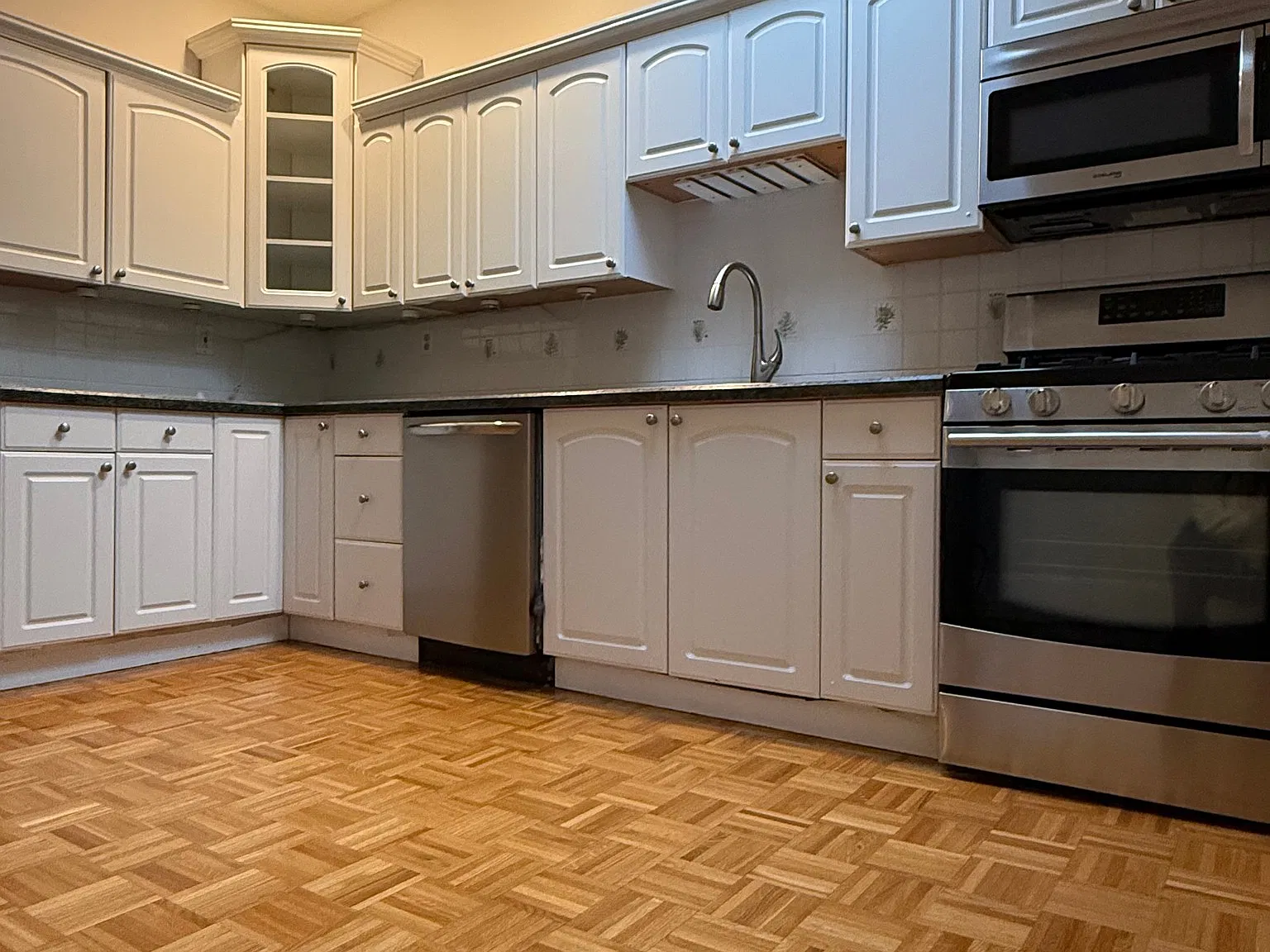 3 bed, 1.0 bath, $2,700 — Photo 2