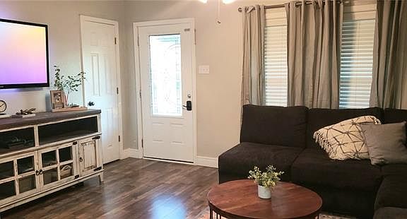 5th image of 416 Vine St