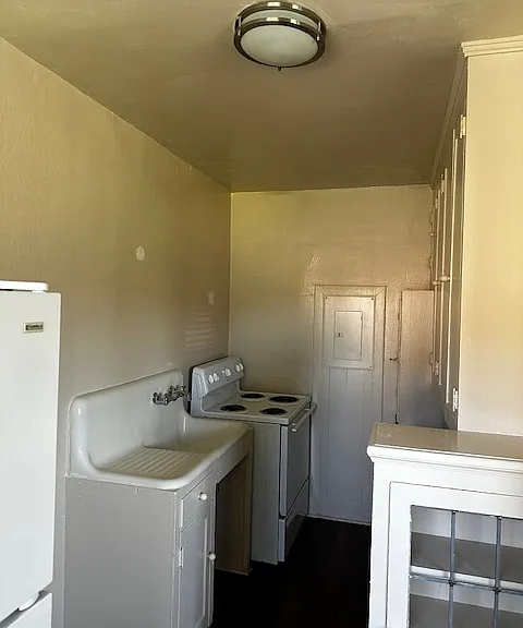 CharlesBee Apartments — Photo 17