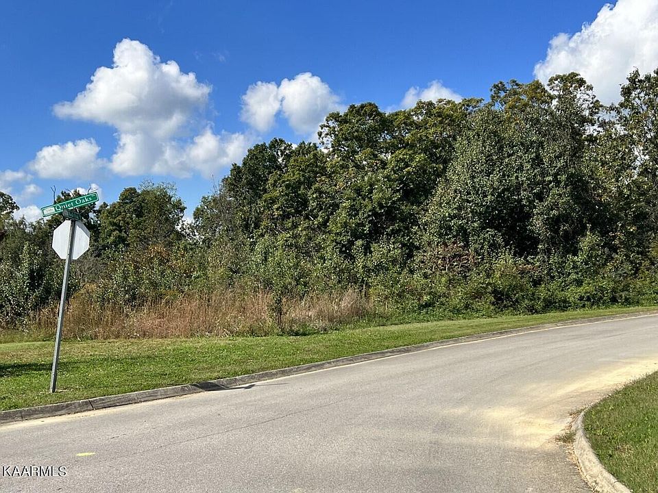2nd image of Red Oak Ln