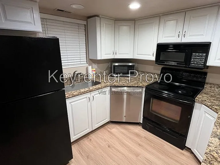 1039 S Freedom Blvd — Photo 8