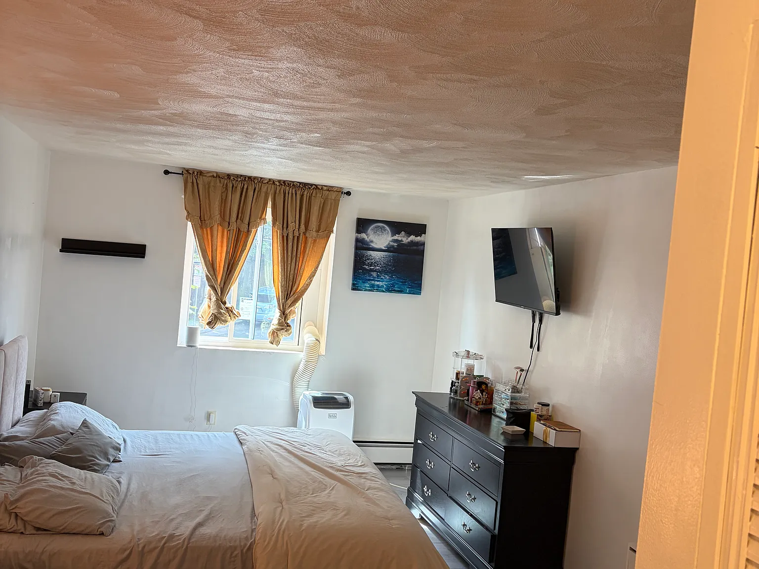 2 bed, 1.5 bath, 960 sqft, $2,600 — Photo 2