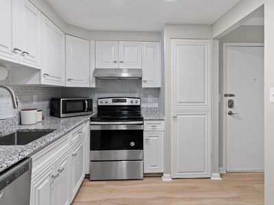 7640 Provincial Dr APT 214, Mc Lean, VA, 22102