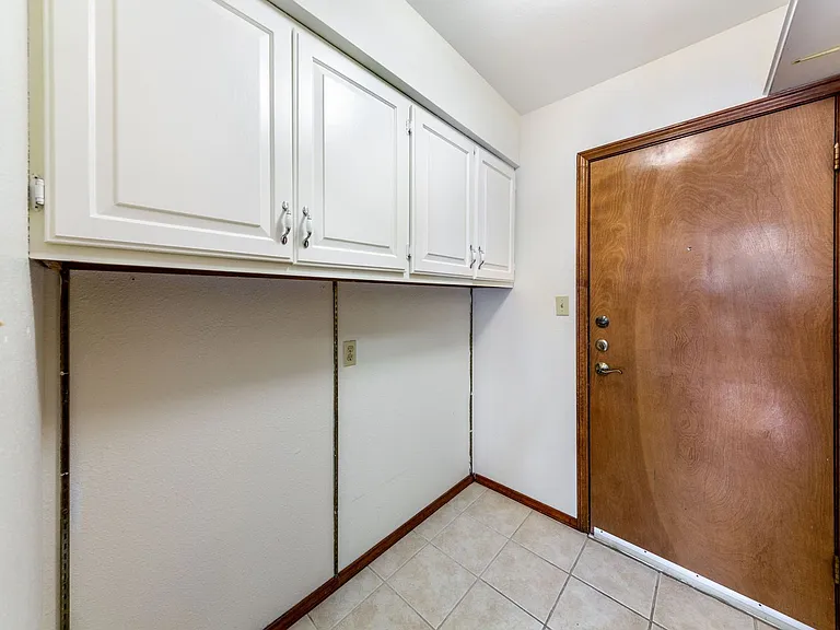 57 Woodcreek Dr — Photo 12