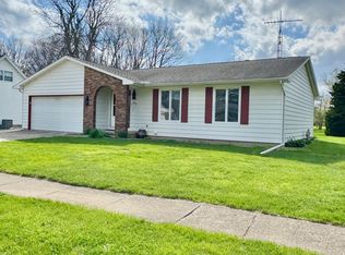 1806 McComb St, Charleston, IL 61920