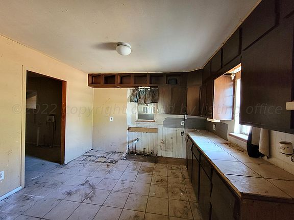 5th image of 800 N Main St