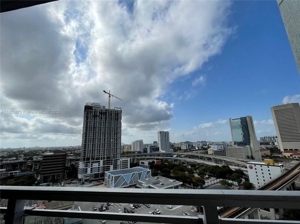 90 SW 3rd St APT 1809