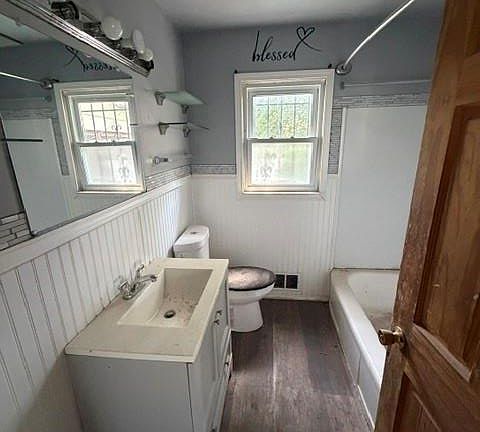 3rd image of 3221 Barth St