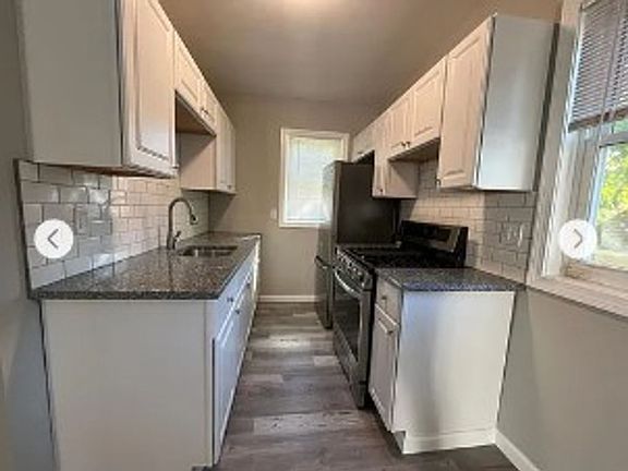 4th image of 44 Farnham Ave