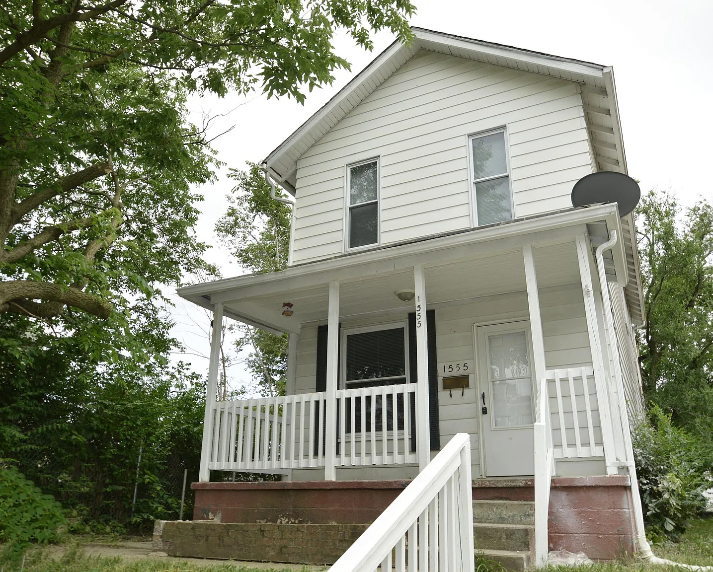 1555 Thomas Ave photo 1