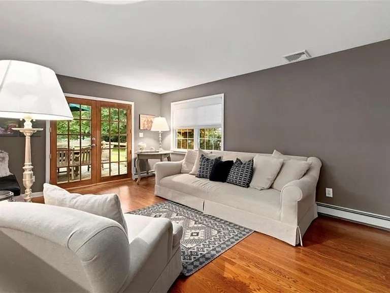 240 Plainview Rd — Photo 11