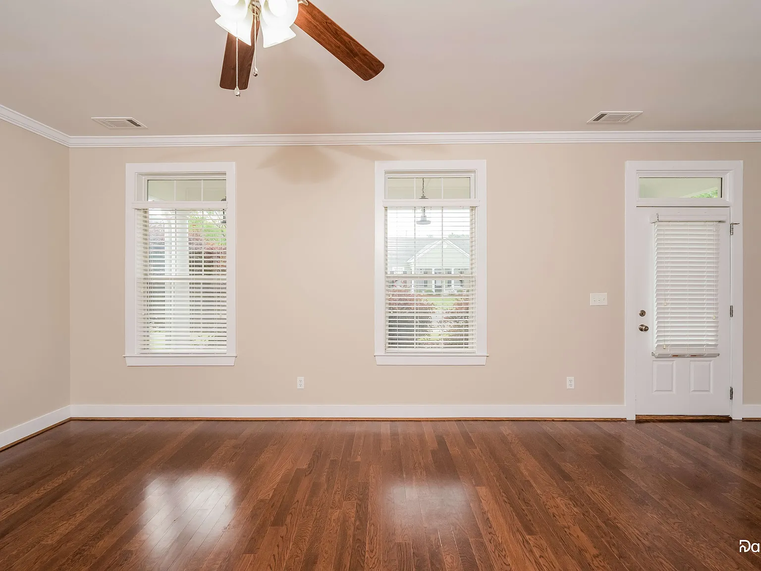3 bed, 2.5 bath, 2010 sqft, $2,035 — Photo 4