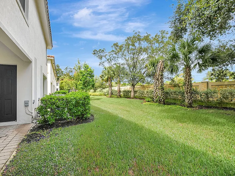 6851 Broadwater Ln — Photo 20