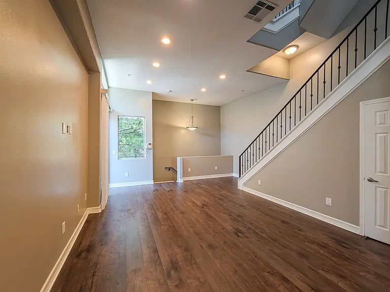 5237 Willowcrest Ave — Photo 4