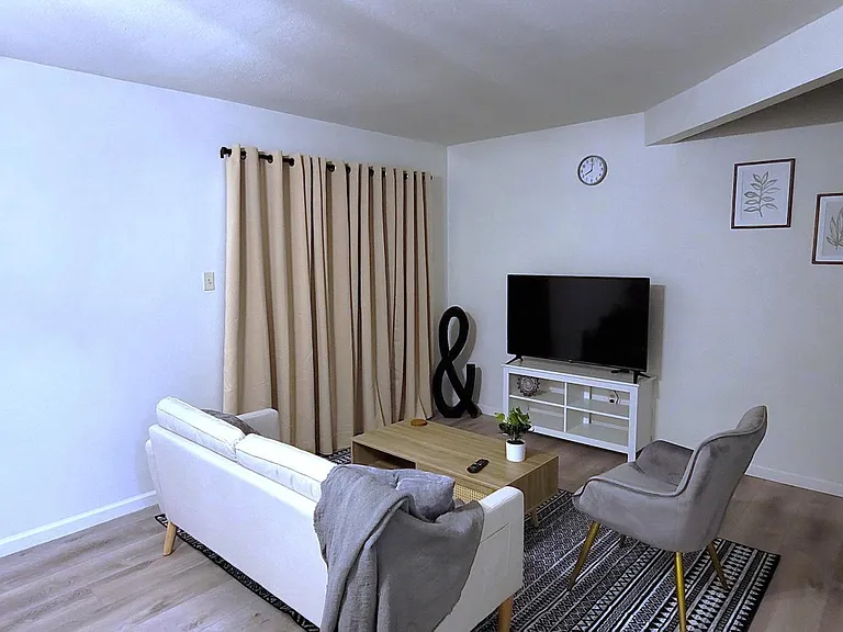 1809 Potomac Pl #D — Photo 2