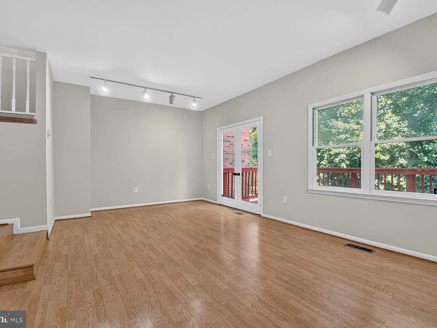 3 bed, 4.0 bath, 1890 sqft, $4,000 — Photo 2