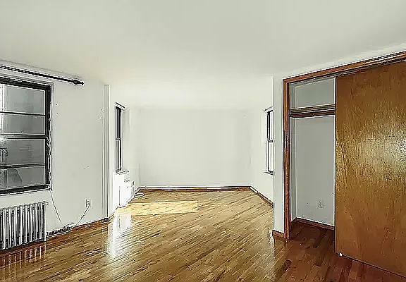 4th image of 29 7th Ave S APT 3C