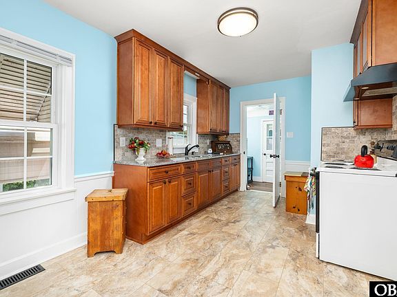 4th image of 1229 Charlotte St
