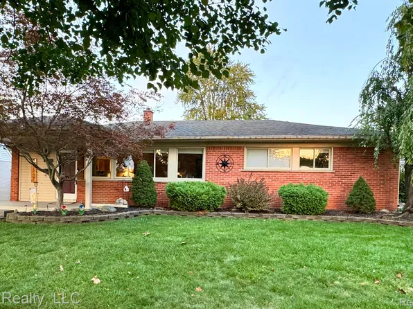 2880 S Trenton Dr, Trenton, MI 48183