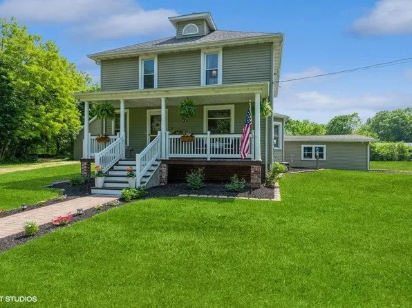 818 N Calumet Rd, Chesterton, IN 46304
