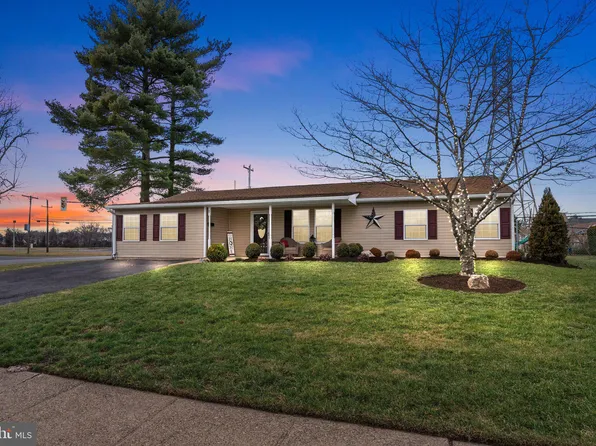 1 Cherry Ln, Levittown, PA 19055