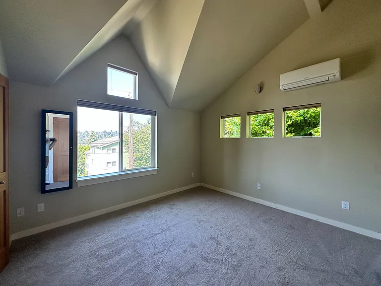 15 W Florentia St — Photo 13