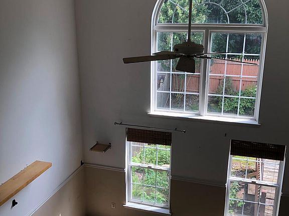 5th image of 300 Shirley Ln