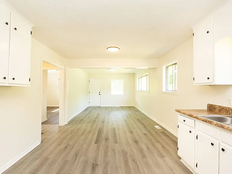 5801 Clover St — Photo 3