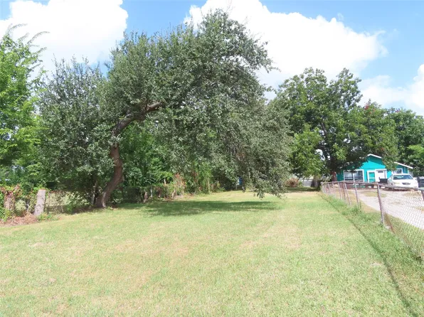2107 Maryland St, Baytown, TX 77520
