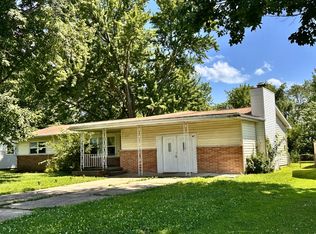 2303 Mimosa Dr, Olney, IL 62450