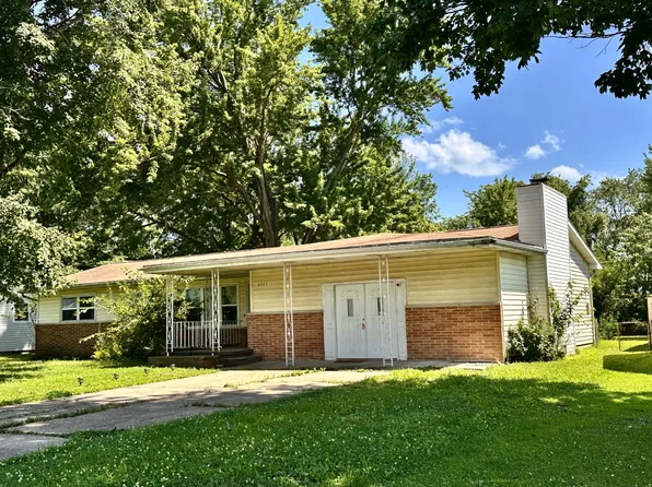 2303 Mimosa Dr, Olney, IL 62450