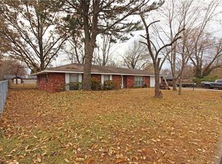 1704 W Dogwood St, Rogers, AR 72758