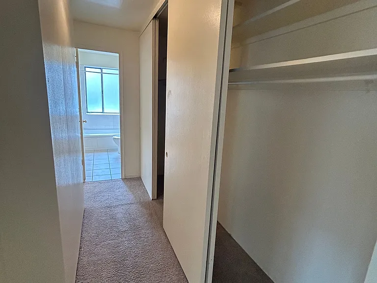 Executive House — Photo 21