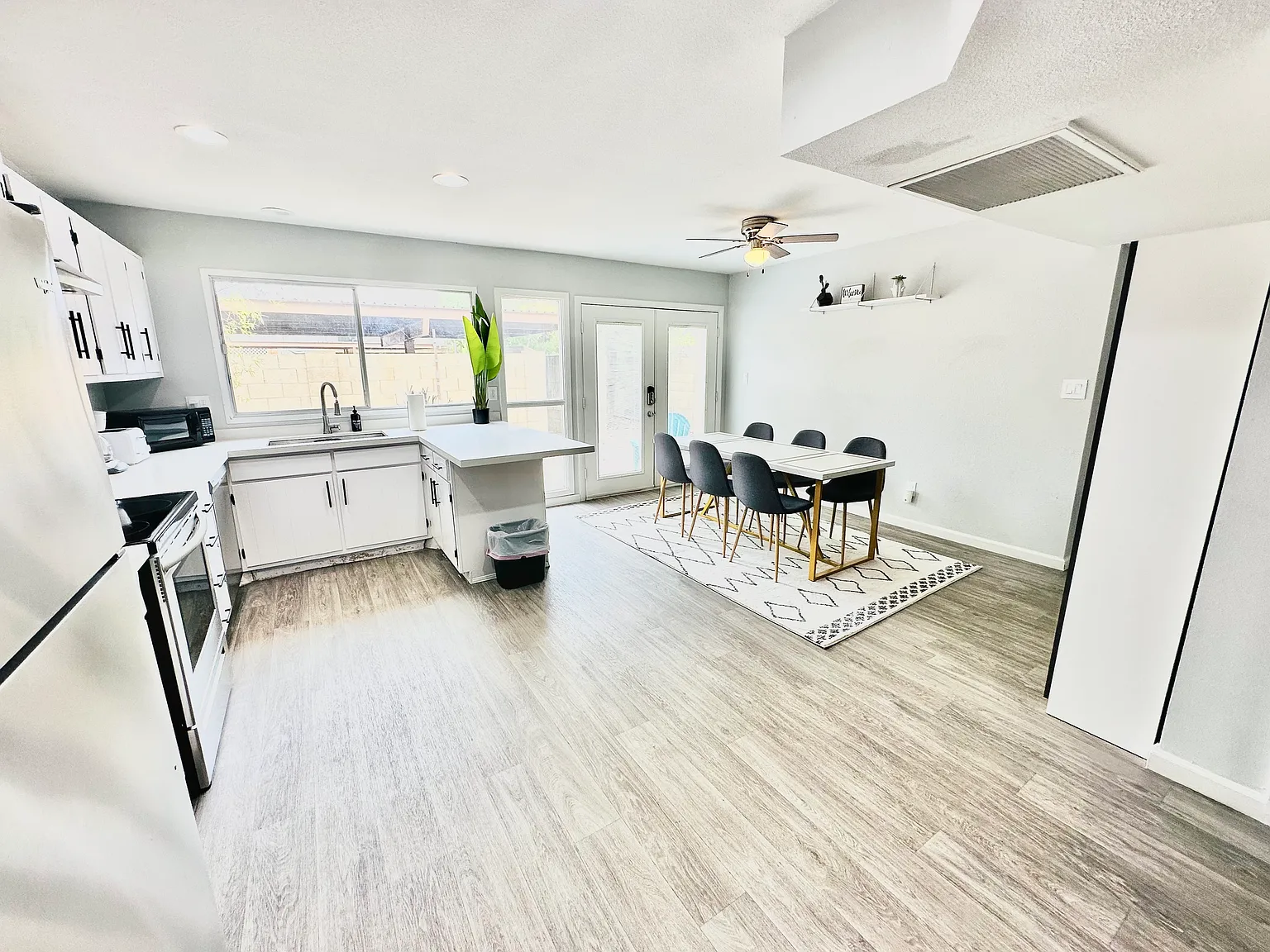 2134 E Dunbar Dr — Photo 4