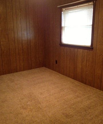 4th image of 1145 Charlevoix Ave