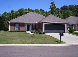 101 Merlin Cir, Vicksburg, MS 39180