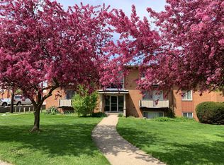 21801 River Oaks Dr APT A5, Rocky River, OH 44116