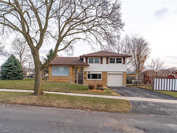 3rd image of 135 Burbank Rd