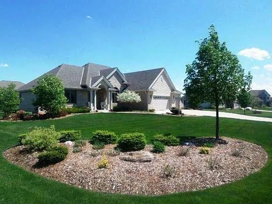 165 Wellington Dr photo 1